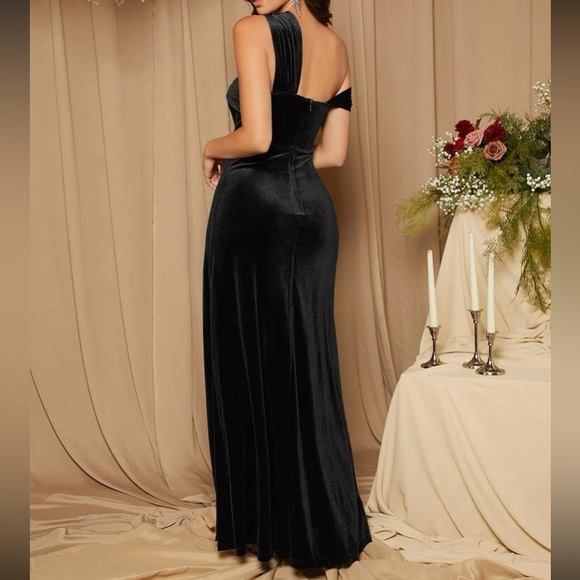 Luxe asymmetrical neck slit thigh velvet formal party gown dress - Picture 4 of 7